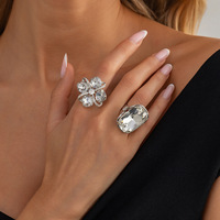 Bague Fleur INS Entièrement Ornée de Strass, Zircon Rond à Quatre Griffes, Bague en Acrylique, Bijou de Luxe Léger pour Femme, Cadeau, Style Quotidien