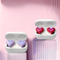 Earphone olahraga nirkabel, earbud nirkabel desain hati modis dengan lampu warna