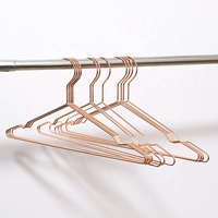 Cintre en métal personnalisé de haute qualité Cintres dorés hautement galvanisés Forme et taille personnalisées pour une utilisation en garde-robe