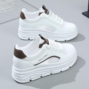 Nuove Sneakers Bianche con Rialzo e Punta Arrotondata per Donne, Superficie <span class=keywords><strong>in</strong></span> Rete, 7 <span class=keywords><strong>Cm</strong></span>, Estate 2023, <span class=keywords><strong>Scarpe</strong></span> Traspiranti con Suola Spessa - Product Image 2