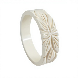 Ensemble de bracelets en résine à motif floral en céramique sculptée, bijoux faits à la main, style classique unisexe, multicolore, extensible - Product Image 5