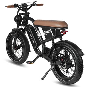 Vélo électrique tout-terrain noir à pneus larges, style rétro, pour trajets quotidiens, avec selle en cuir et phare avant, pour le marché européen. - Product Image 4