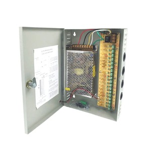 Caja de alimentación de 18 canales, 220V a 12V 20A, con terminal de tornillo y refrigeración natural para tiras LED - Product Image 1