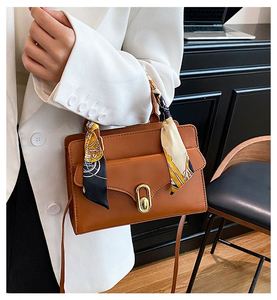 Retro Handbag with a Small <b>square</b> Shape, Stylish and Simple, Suitable for All Occasions and Trendy Crossbody Bag - Product Image 2