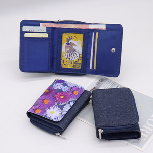 Cartera triple de viaje con logotipo personalizado, diseño de vaquero por sublimación a la moda Unisex con cierre de cremallera, forro de lona de longitud corta - Product Image 4