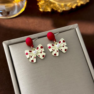 कोरियन मोती धनुष इयररिंग्स चांदी की सुई हल्के लक्जरी उच्च अंत की स्टड ईयररिंग्स गर्मियों के आला गहने महिलाओं के थोक - Product Image 4