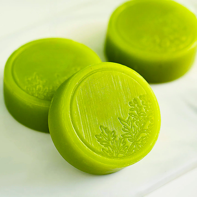 Cold-Processed 100% Natural Mugwort Soap Handmade Solid Toilet Soap for Soothing Moisturizing Anti-Acne Effects Brightening
