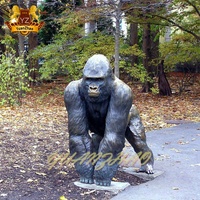Décoration de jardin extérieur Animal Statue en fibre de verre Gorille Taille personnalisée Statue de gorille Sculpture