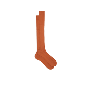 Chaussettes hautes en coton mélangé rouge pour femmes, tricotées, couleur unie, style classique, printemps - Product Image 4