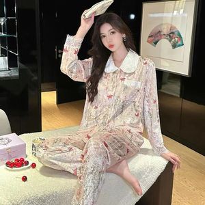 女式秋冬两件套金色天鹅绒睡衣弹力收腰带蕾丝保暖特色天鹅绒套装睡衣 - Product Image 4