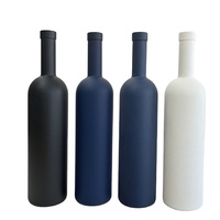 Bouteille d'alcool en verre disponible de qualité supérieure 500ml 700ml 750ml Bouteille d'alcool à long cou avec bouchon en liège