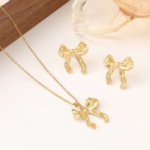 צלב גבול גבוה-נירוסטה סט תכשיטי נירוסטה להגדיר אור מצופה זהב פרח מצופה זהב לבן בצורת קשת פרחים - Product Image 3