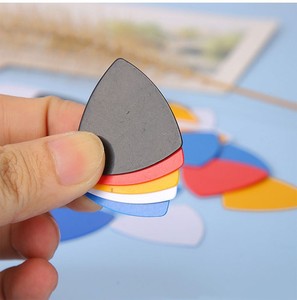 Plettri per chitarra a forma di triangolo con Logo personalizzato nuovo Design 0.5 0.75 1.0 1.2 1.5mm plettri per chitarra - Product Image 2