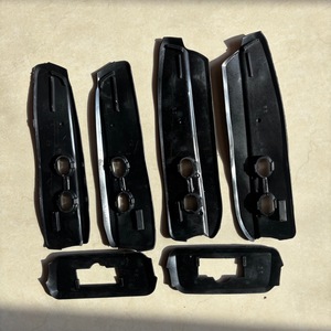 แผ่นยางรองแร็คหลังคาสีดำ ABS ชุด 6 ชิ้น สำหรับ Toyota Land Cruiser FJ150 ติดตั้งบนหลังคา - Product Image 4