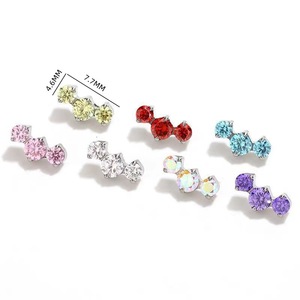 Boucles d'oreilles en alliage de titane avec zircon serti à griffes 4,6 mm 7,7 mm pour piercing lèvre et langue - Product Image 1