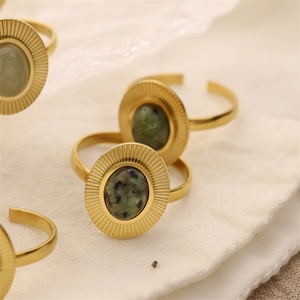 Anillo de Joyería para Mujer Que No Se Deslustra, Anillo Ajustable Personalizado de Acero Inoxidable Chapado en Oro con Piedras Naturales - Product Image 2