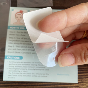 Offre Spéciale : Kit de 40 Bandes Adhésives pour Lifting Instantané Visage, Cou et Yeux – Bandes de Lifting en V pour Rides et Peau Relâchée pour Femmes, en Polyester - Product Image 5