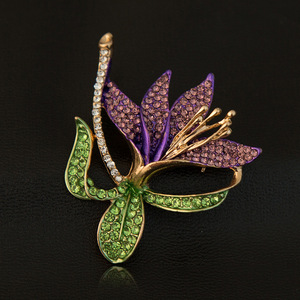 Broches de mode haut de gamme dorées pour femmes, broches en forme de carnations avec strass étincelants - Product Image 2