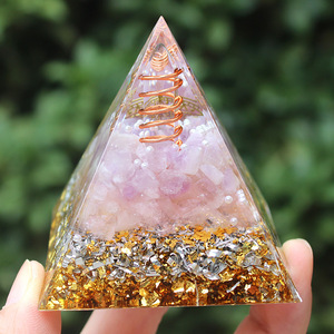 Pyramide en cristal Kogiya 6 cm en résine époxy blanche, décoration artisanale pour la maison, ornement de bureau - Product Image 3