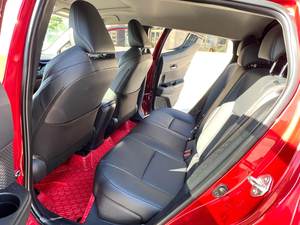 Toyota <span class=keywords><strong>C</strong></span>-HR d'occasion <span class=keywords><strong>2022</strong></span>, SUV 2.0L CVT automatique, sièges en cuir, intérieur foncé, pneus R17, conduite à gauche, idéal pour les trajets urbains - Product Image 5