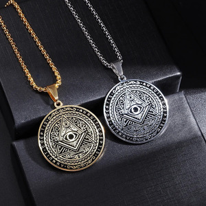 Collar con <span class=keywords><strong>Colgante</strong></span> Redondo <span class=keywords><strong>de</strong></span> Acero Inoxidable con Diseño Masónico <span class=keywords><strong>de</strong></span> <span class=keywords><strong>Ojo</strong></span> <span class=keywords><strong>de</strong></span> <span class=keywords><strong>Horus</strong></span> y Pirámide, con Cadena, Venta al Por Mayor - Product Image 1