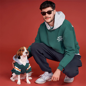 Qiqu <span class=keywords><strong>Pet</strong></span> Supplies Custom New Designer De Luxo combinando cão e proprietário roupas <span class=keywords><strong>Pet</strong></span> roupas Oversize Hoodies Dog Sweatshirt Set