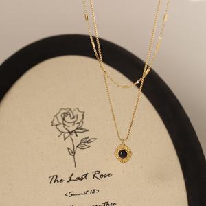 สร้อยคอแฟชั่นสไตล์เรโทรสองชั้นประดับหินธรรมชาติสำหรับผู้หญิง ชุบทอง 18K หินอาเกตสีดำ สร้อยสแตนเลส - Product Image 3