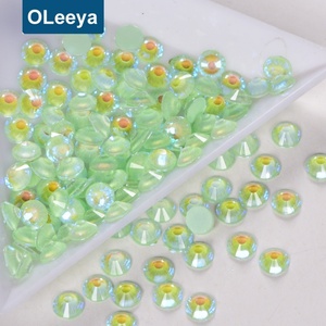 Strass en vrac Oleeya Factory 2028, strass à dos plat pour nail art, strass lumineux et phosphorescents pour robe de soirée de Noël - Product Image 5