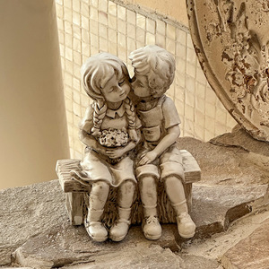 Linda Escultura Decorativa de Pareja Besándose, Hecha a Mano, para Cumpleaños, Adorno de Escritorio, Hecho de Resina Ecológica, Estilo Art <span class=keywords><strong>Deco</strong></span> para el <span class=keywords><strong>Hogar</strong></span> - Product Image 3