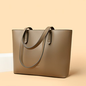 Sac fourre-tout tendance pour femme en PU. Sac à main de créateur unique. La doublure est en polyester.8256 - Product Image 5