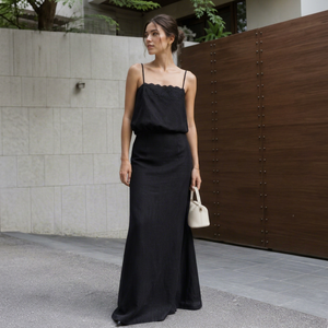 Robe de soirée formelle noire tissée bohème écologique en satin avec dentelle, coupe crayon midi, manches courtes, taille haute, OEM Boutique - Product Image 1