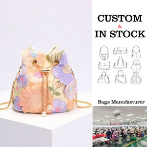 กระเป๋าทรงถังสไตล์เรโทรใหม่สำหรับผู้หญิง พร้อมงานฝีมือคุณภาพสูง ตกแต่งด้วยลายปักดอกไม้แบบตาข่าย ประดับเลื่อม และสายสะพายโซ่ - Product Image 1