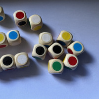 Dés en bois à coins arrondis de 16 couleurs, jouets créatifs pour le traitement des couleurs, accessoires de jeu de société, d'échecs et de cartes pour enfants, cubes en bois