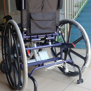 Fauteuil roulant tout-terrain manuel avec assistance à la position debout et siège élévateur électrique pour personnes âgées ou handicapées - Product Image 3