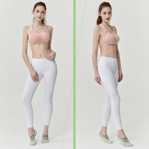 Calcetines de Yoga de silicona con LOGO personalizado para mujer, medias antideslizantes de algodón con Gel deportivo para Pilates - Product Image 4
