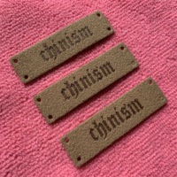 Étiquette en cuir microfibre avec logo thermocollé et trous de couture, protection UV, logo en relief, étiquettes en cuir microfibre pour meubles