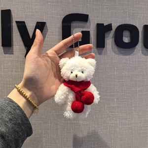 Porte-clés en peluche 3D <span class=keywords><strong>ours</strong></span> <span class=keywords><strong>de</strong></span> Noël avec chapeau <span class=keywords><strong>de</strong></span> Père Noël et écharpe, adorable décoration <span class=keywords><strong>de</strong></span> dessin animé, cadeau pour les décorations <span class=keywords><strong>de</strong></span> sapin <span class=keywords><strong>de</strong></span> Noël - Product Image 4