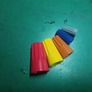 Terminales de Cable Dorados de Taiwán SP1 SP2 SP3 SP4 SP6 con Certificación UL, Aislados con PVC para Uso en Envoltura de Cables Eléctricos - Product Image 1
