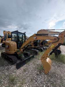 รถขุดตีนตะขาบขนาดเล็ก CAT 303.5E มือสอง น้ำหนัก 3.5 ตัน เครื่องยนต์ Caterpillar แท้ ตัวถังกะทัดรัด เหมาะสำหรับงานสวนและงานเทศบาล - Product Image 1