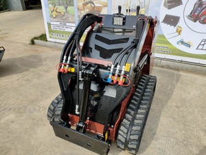 Paten Milik 25HP EPA Disetujui <span class=keywords><strong>Mini</strong></span> Track Skid Steer <span class=keywords><strong>Loader</strong></span> ML525Y - Product Image 4