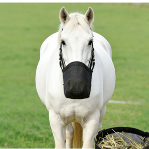 Sac à foin pour chevaux en nylon avec <span class=keywords><strong>sangle</strong></span> de cou réglable en maille pour une alimentation lente des chevaux, du bétail, des moutons et de la paille - Product Image 1