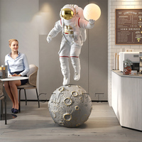 Statue d'astronaute grand format pour salon, modèle sculpté, figurine de lune, homme de l'espace, artisanat en résine légère peinte à la main, vente en gros