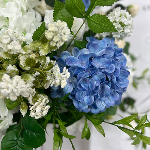 Hortensias et roses blanches artificielles réalistes avec décorations de boules florales pour les vitrines et les mariages - Product Image 4