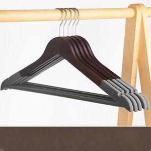 Bolsas de Almacenamiento para Perchas y Racks de Ropa de Uso Comercial, Antideslizantes, de Madera de Arce Maciza con Cubierta de Terciopelo - Product Image 3