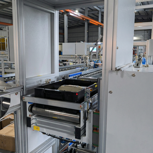 Convoyeur vertical à une couche pour ligne de batteries, optimisant l'espace, avec positionnement servo haute précision et bande en acier inoxydable - Product Image 1