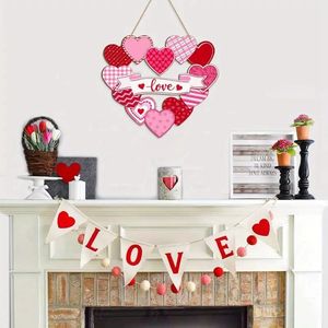 Panneau de porte en forme de cœur pour la Saint-Valentin, décoration murale unique en bois rouge et rose avec ruban pour les célébrations à la maison - Product Image 4