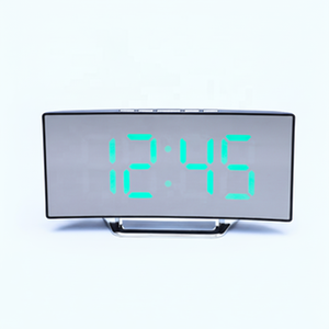 Horloge miroir LED moderne avec port de charge USB, fonction snooze, horloge de bureau rectangulaire en plastique pour la décoration de la maison, mode nuit - Product Image 1
