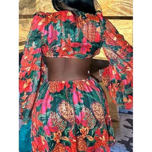 ชุดเซ็ต 2 ชิ้น เสื้อแขนบานผูกเอว คอลึก ลายดอกไม้ กระโปรงสั้น แฟชั่นสำหรับผู้หญิง - Product Image 3