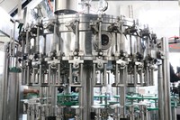 Ligne de production de bière en bouteille de verre de 400 ml 2000 BPH automatique 3 en 1 Machine de remplissage de boissons gazeuses en bouteille de verre eau gazeuse