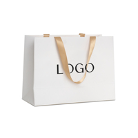 Emballage biodégradable de luxe, possibilité de personnaliser son propre logo, sac cadeau en papier kraft plaqué or avec poignée en corde